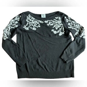 🔥4/$20 Black Sweater w/floral outline